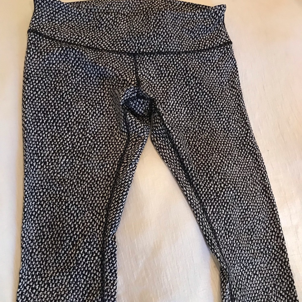 Lululemon athletica crop pants